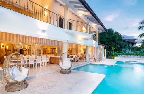 Los Naranjos Villa | Luxurious Golf view Villa