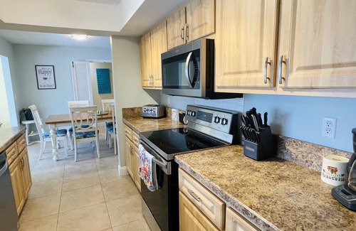 Port Charlotte House | Luxurious Haven: Poolside Paradise for 11, Steps from Punta Gorda's Best!