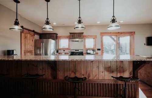 Dillon House | Luxurious Hideaway on Beaverhead River - Bunk