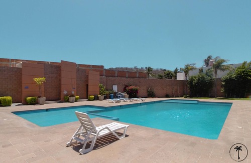 Cerritos Ski Chalet | *Luxurious Home, Beach, and Pool!*