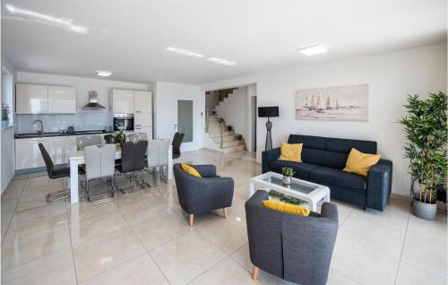 Kolanjski Gajac House | Luxurious Home In Novalja