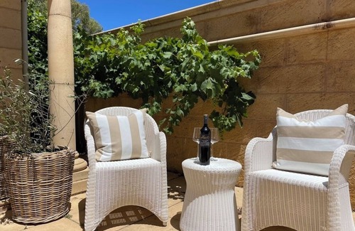 Tanunda House | Luxurious home, prestigious quiet street close to all Barossa’s attractions