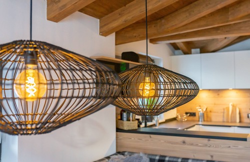 Lengdorf House | Luxurious home with wine cooler and fireplace