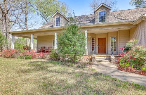 Heber Springs House | Luxurious Home with Direct River Access and Views