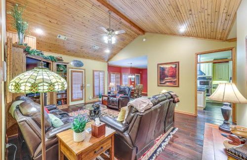 Heber Springs House | Luxurious Home with Direct River Access and Views