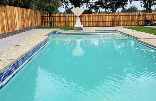 Elk Grove House | Luxurious house with Heated Pool & Spa - Modern and Newly Renovated!