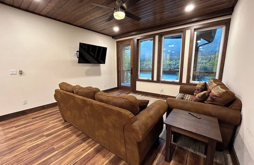 Cooper Landing Condo | Luxurious Kenai River Condo with Stunning Mountain Views