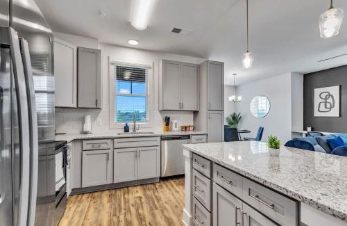 Hayes Apartment | Luxurious King 2BR Suite Mins to Downtown Durham!