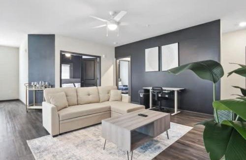 North Raleigh Apartment | Luxurious King 3 Bedroom Suite in North Raleigh