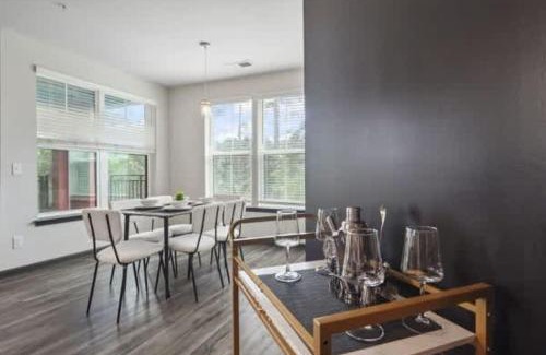 North Raleigh Apartment | Luxurious King 3 Bedroom Suite in North Raleigh