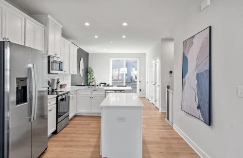 Charlotte House | Luxurious King 3BR Townhouse in Uptown Charlotte!