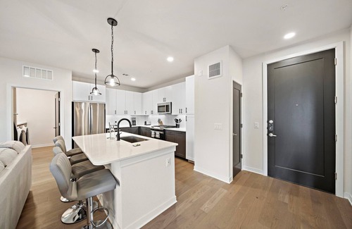 Montrose Apartment | Luxurious king executive suite