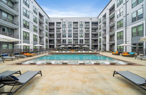 Montrose Apartment | Luxurious king executive suite
