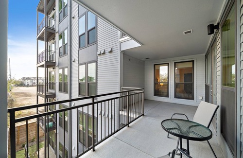 Montrose Apartment | Luxurious king executive suite