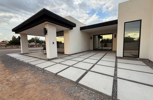 Gilbert House | Luxurious King Suite in Gilbert. Private Entrance!