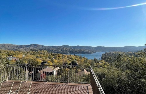 Lake Arrowhead Cabin | Luxurious Lake View Home! Newly Renovated! Sleeps 14!