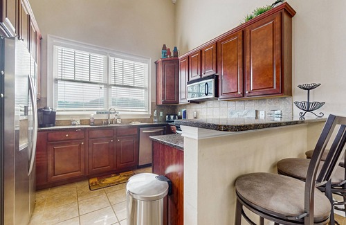 Maynardville Condo | Luxurious Lakeside Retreat with Stunning Views & Resort-Style Amenities