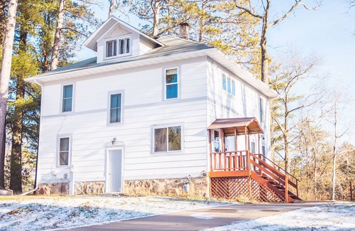 Elcho House | Luxurious Lakeside Home on Upper & Lower Post Lake Channel
