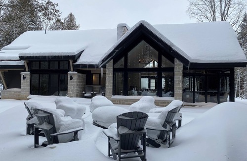 Markdale House | Luxurious lakeside new build nestled in the tree's. Only 1.5 hours from Toronto!