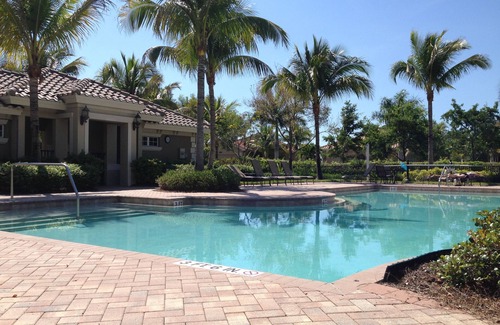 Naples Condo | Luxurious Lakeview Coach Home in Award Winning Fiddler's Creek