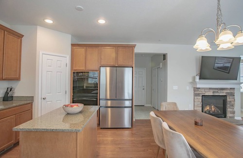 Aurora House | Luxurious Layton:3bds/2.5bath/garage