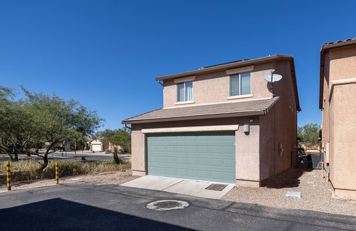 Civano House | LUXURIOUS Like-New Home in Tuscon AZ