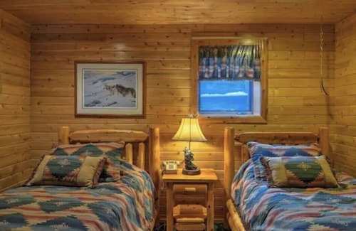 Barbeau House | Luxurious Lodge & Retreat Center in the beautiful UP
