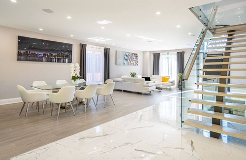 Humber Bay House | Luxurious Mansion South Toronto minutes from lake