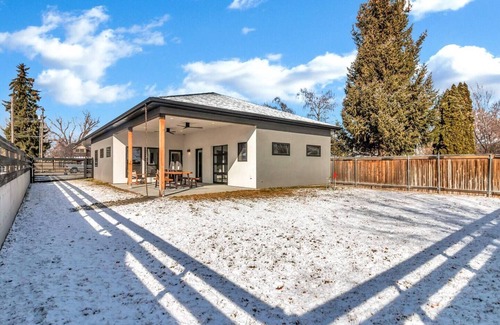 Star House | Luxurious, Modern 2 Bed Downtown Star Studio