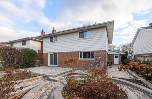 L'Amoreaux House | Luxurious Modern 7B3.5B Home + Magnificent Patio