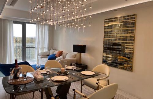 Baclaran Apartment | Luxurious Modern Penthouse 2BR Cross City of Dreams OKADA SOLAIRE MOA Airports