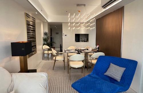 Baclaran Apartment | Luxurious Modern Penthouse 2BR Cross City of Dreams OKADA SOLAIRE MOA Airports