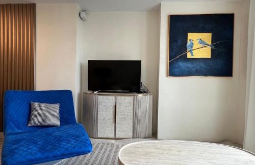 Baclaran Apartment | Luxurious Modern Penthouse 2BR Cross City of Dreams OKADA SOLAIRE MOA Airports