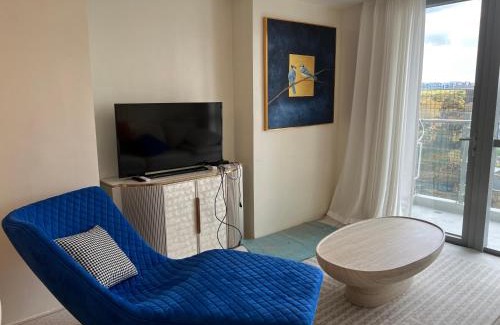 Baclaran Apartment | Luxurious Modern Penthouse 2BR Cross City of Dreams OKADA SOLAIRE MOA Airports
