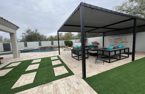 Central Scottsdale House | Luxurious Modern Playhouse with bar, heated pool/spa karaoke, sauna and games