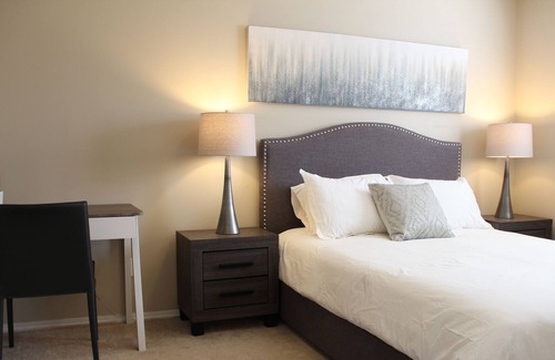 Quail Ridge Condo | Luxurious Modern Pool-View 2/Bedroom 2/Bath Condo At Pinnacle Pointe Resort
