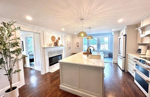 Kennebunkport Hotel | Luxurious Modern Prime location Kennebunk Cottage