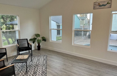Grant Condo | Luxurious modern retreat in Downtown w/pool