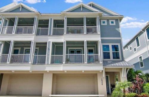 Redington Beach House | Luxurious Modern Townhouse right across beach! Table Tennis