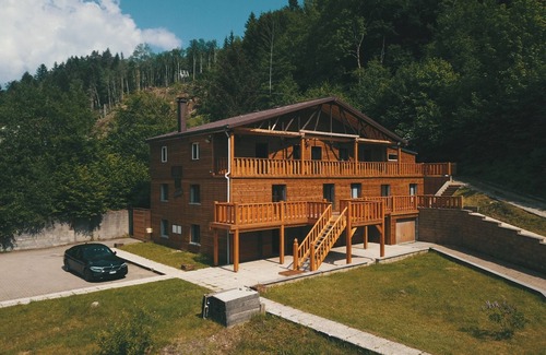 Travexin Ski Chalet | Luxurious mountain chalet with jacuzzi and sauna