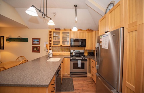 Killington Condo | Luxurious MTN Retreat - On site Spa & Pool.