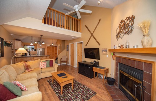 Killington Condo | Luxurious MTN Retreat - On site Spa & Pool.