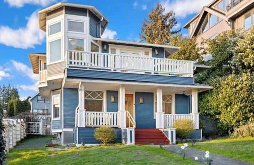 West Queen Anne Hotel | Luxurious Multi-Level Home with Breathtaking Mountain & Water Views - Prime Seattle Location!