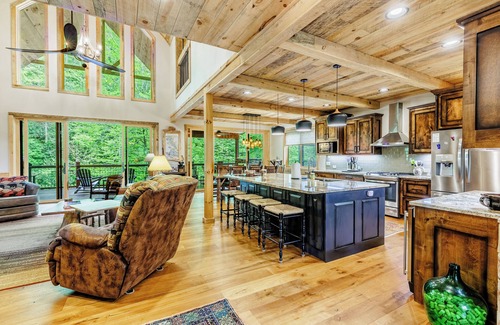 Nantahala House | Luxurious Nantahala River Front 5-bedroom home located in the Nantahala Gorge
