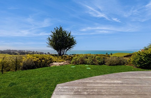 Albion House | Luxurious, new coastal home w/modern kitchen, sweeping ocean and pastoral views