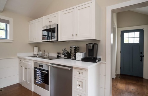 Nantucket Town House | LUXURIOUS New Cottage! 5-min. walk to Main St. And Harbor Beaches