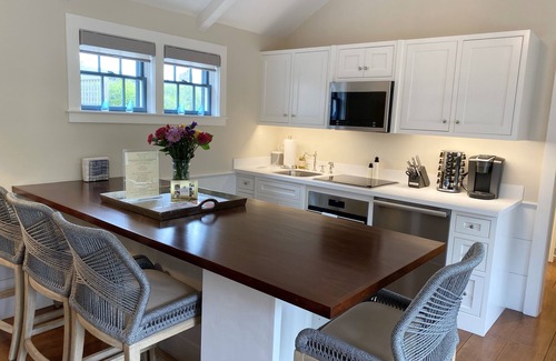 Nantucket Town House | LUXURIOUS New Cottage! 5-min. walk to Main St. And Harbor Beaches