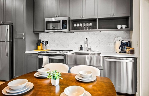 West Oak Hill Apartment | Luxurious New Unit|1Bd1Ba|Pool, Golf Sim