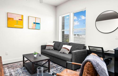 West Oak Hill Apartment | Luxurious New Unit 1Bd1Ba Pool Golf Sim
