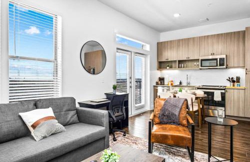 West Oak Hill Apartment | Luxurious New Unit 1Bd1Ba Pool Golf Sim